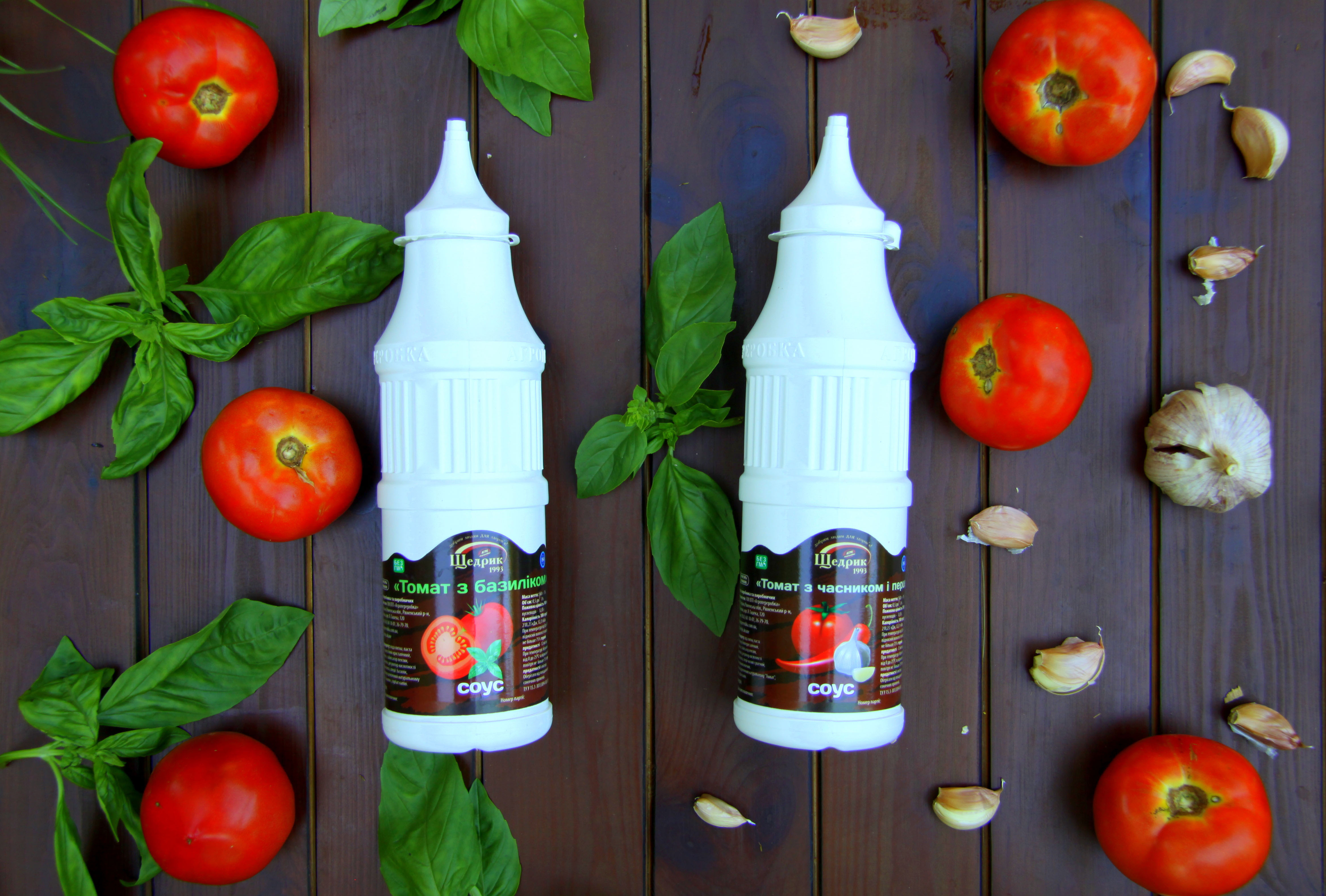 Два традиційних томатних поєднання - «Томат з базиліком» і «Томат з часником і перцем»!