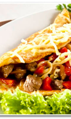 Дерун з гуляшем  в соусі «Томат з часником і перцем»