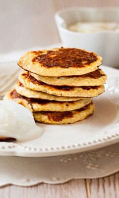 Dietetic cottage cheese and oatmeal pancakes