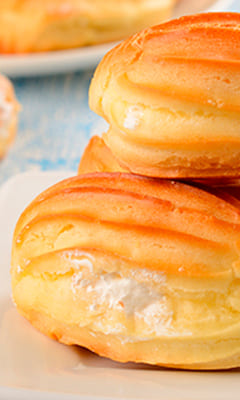 Eclairs with cheese cream