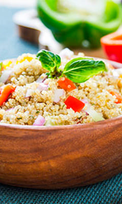 Кіноа з овочами і соусом «Томат з базиліком» 