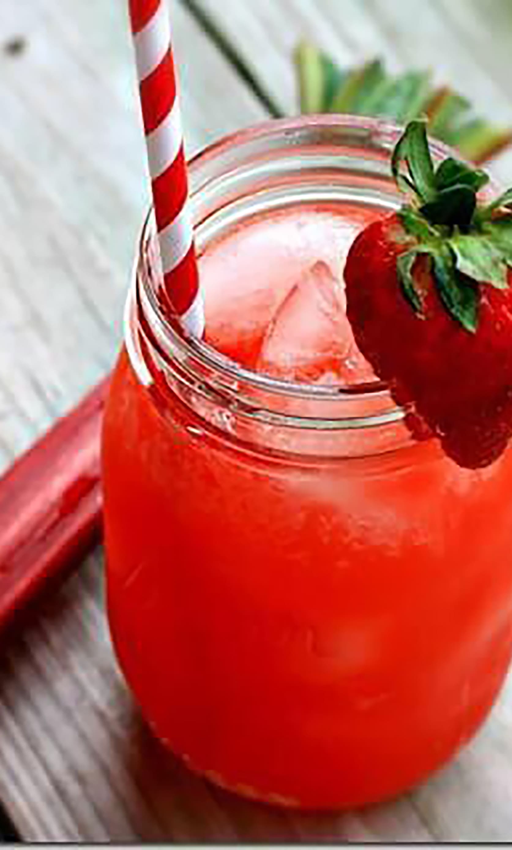 Strawberry kvass