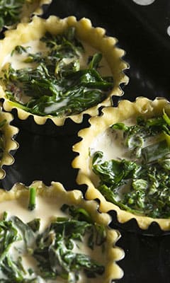 «Mini-quiche» with zucchini and spinach