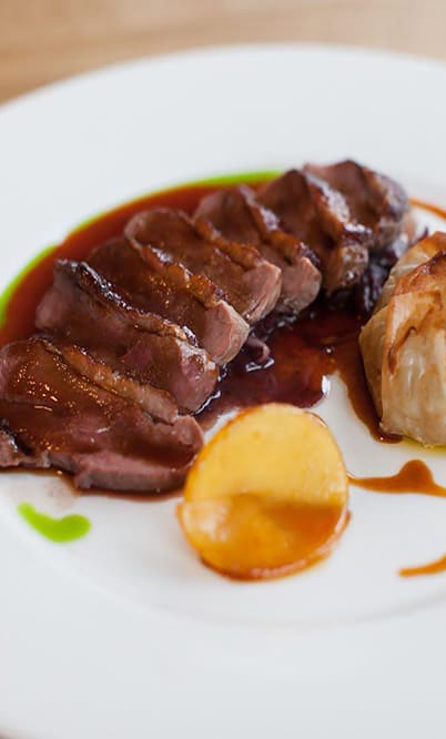  Печень индейки с соусом из смородины и яблок