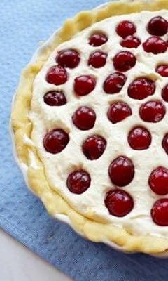 Pie with cottage cheese filling
