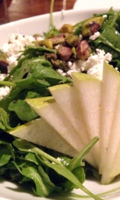 Salad with pear and pancetta