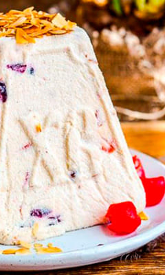 Cheese easter bread with candied fruits and cooked yolks