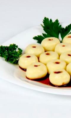 Сирні кльоцки  з соусом «Журавлина»