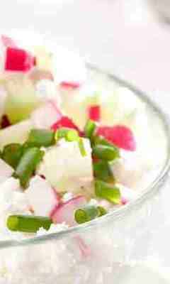 Salad with albumin cheese 