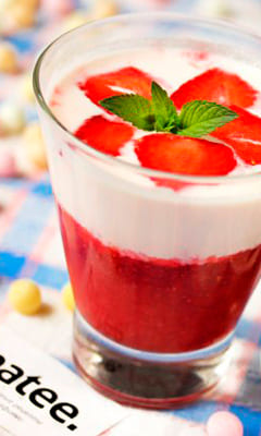 Йогуртово-полуничне желе