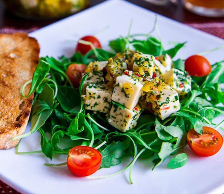 Бринза: Цікавий, пікантний рецепт із курагою