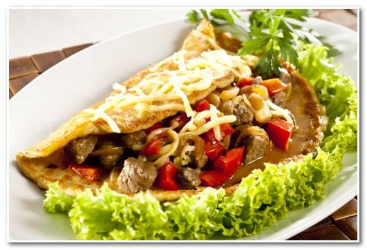 Дерун з гуляшем  в соусі «Томат з часником і перцем»