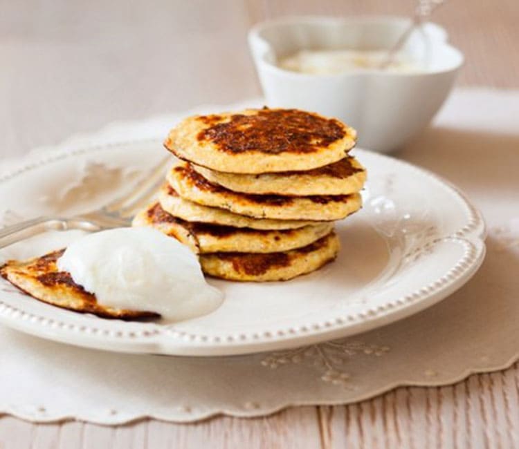Dietetic cottage cheese and oatmeal pancakes
