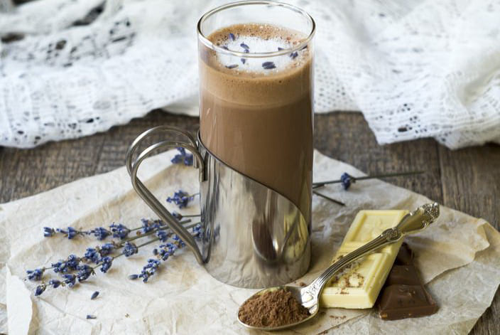Воздушный лавандовый горячий шоколад
