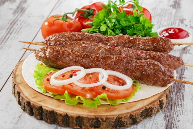 Люля-кебаб з індички із соусом «Слива зі спеціями»