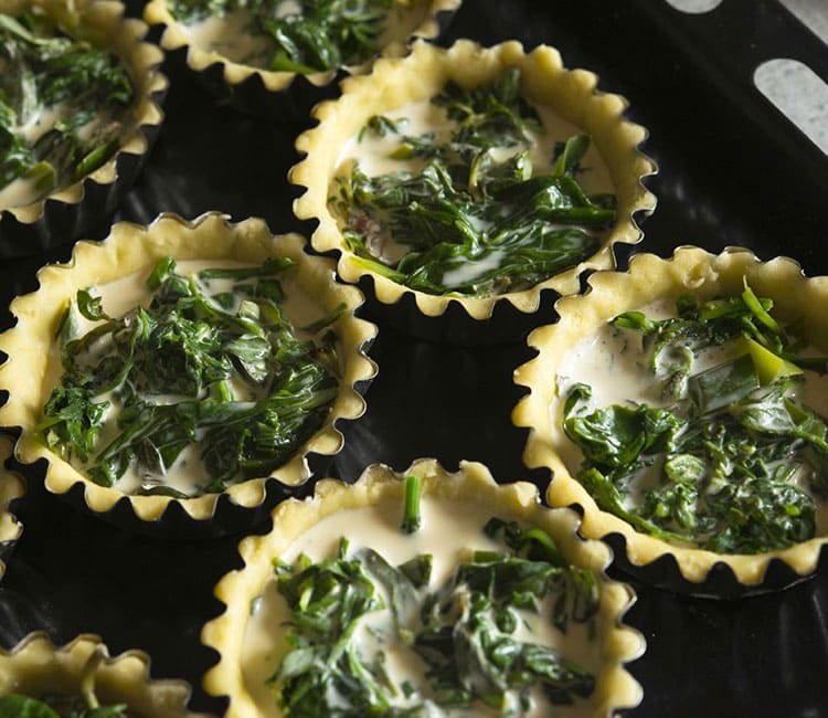 «Mini-quiche» with zucchini and spinach