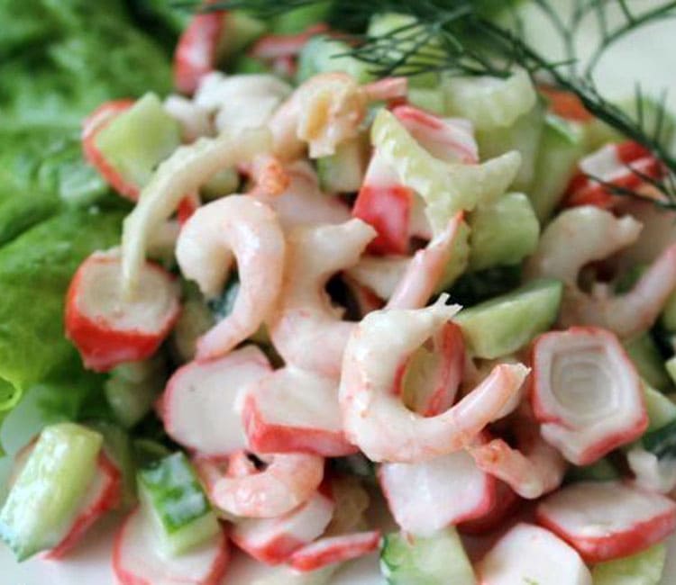 Салат з огірків та креветок
