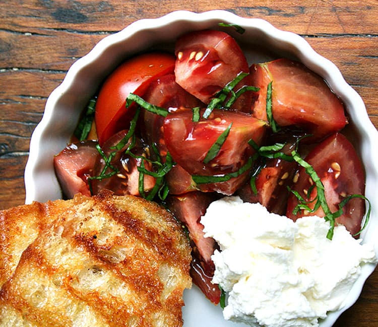 Салат із сиром і соусом «Лимон і гірчиця»