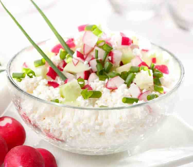 Salad with albumin cheese "Nadugy" and radish