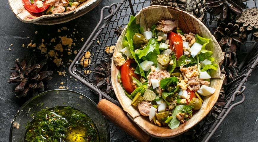 Салат с тунцом и брынзой