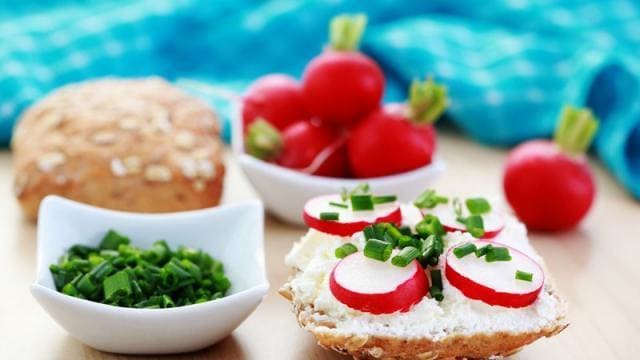 Бутерброды с солоной творожной масой