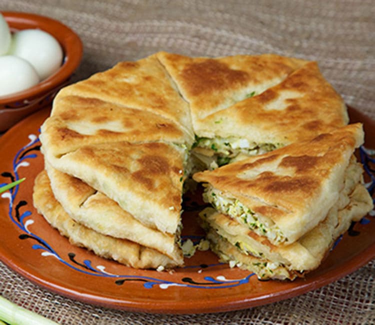 Традиційна молдавська та румунська страва Плацинда