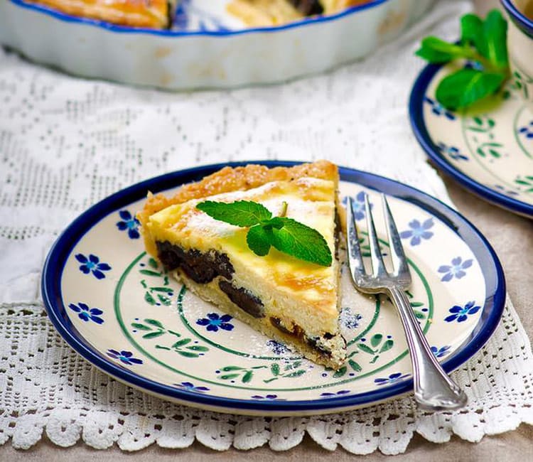 Cheesecake with dried plums