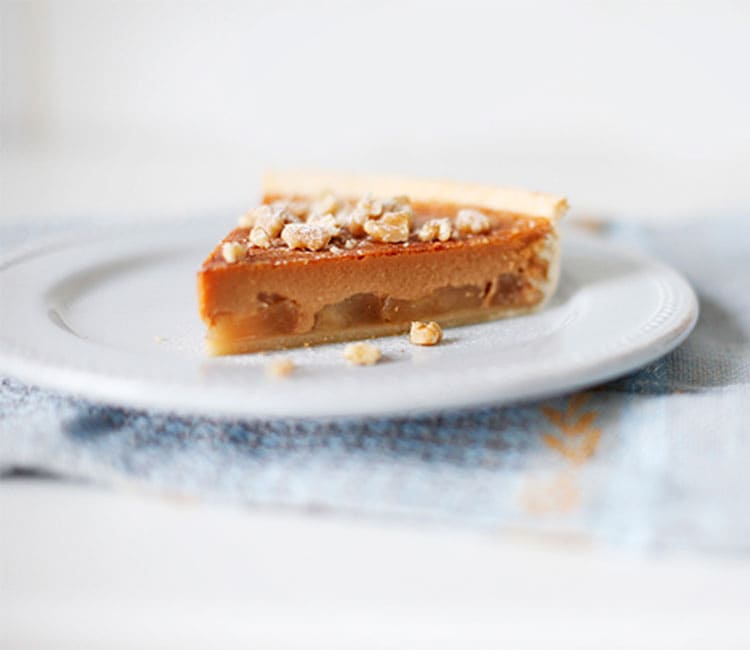 Apple tart with condensed milk